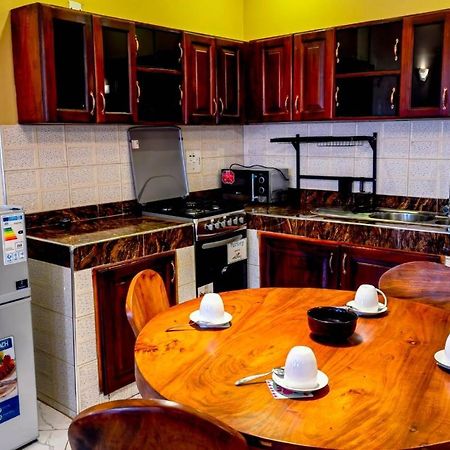 Peace Of Mind Suites Энтеббе Экстерьер фото