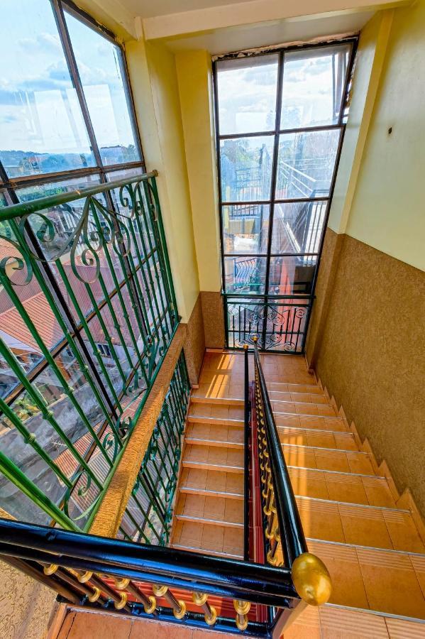 Peace Of Mind Suites Энтеббе Экстерьер фото