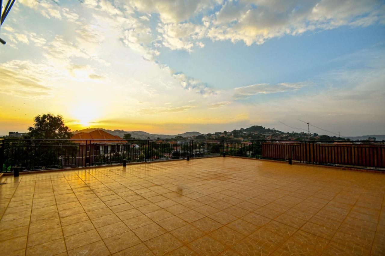 Peace Of Mind Suites Энтеббе Экстерьер фото