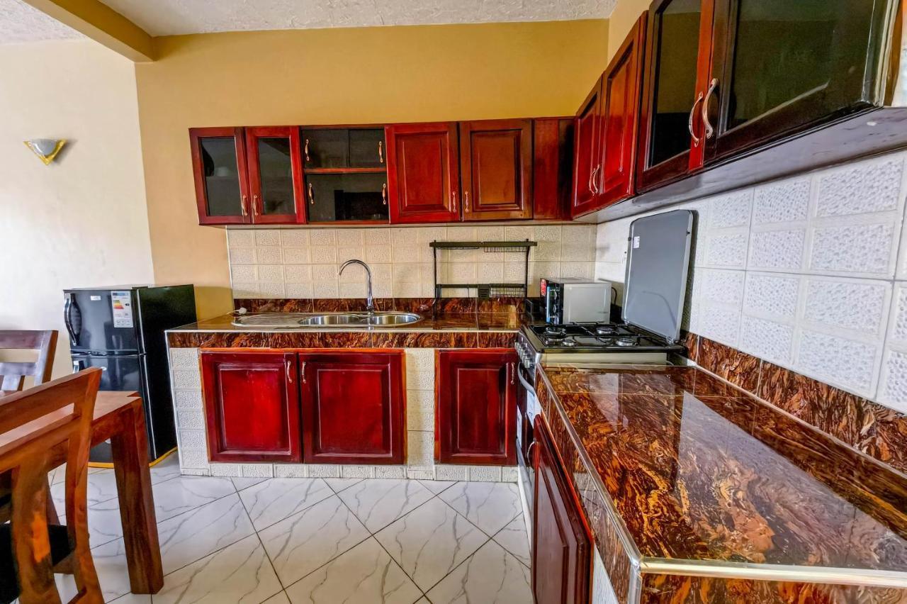 Peace Of Mind Suites Энтеббе Экстерьер фото