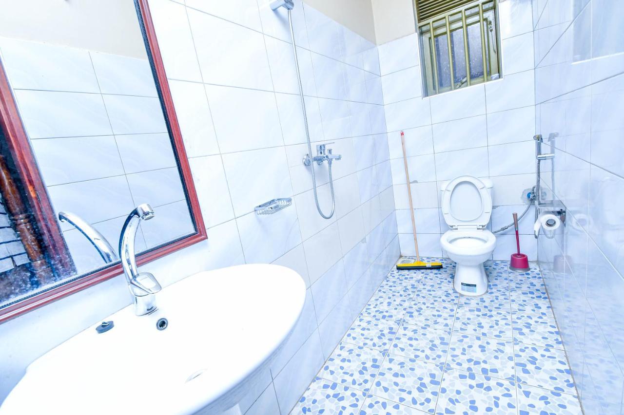 Peace Of Mind Suites Энтеббе Экстерьер фото