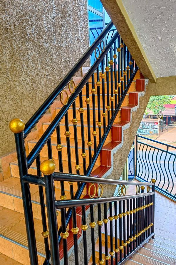 Peace Of Mind Suites Энтеббе Экстерьер фото