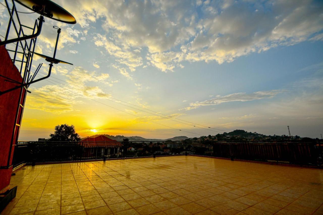 Peace Of Mind Suites Энтеббе Экстерьер фото
