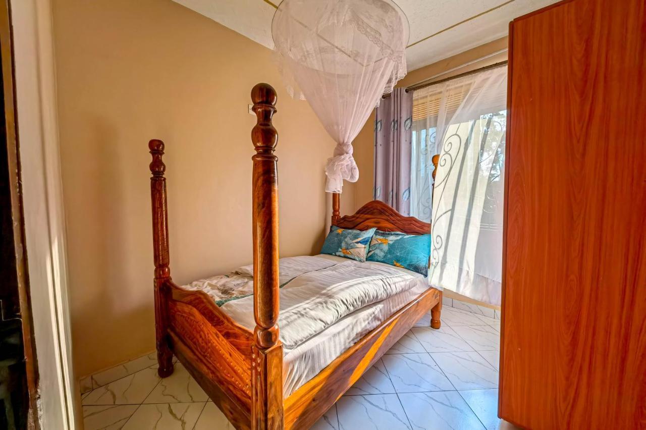 Peace Of Mind Suites Энтеббе Экстерьер фото