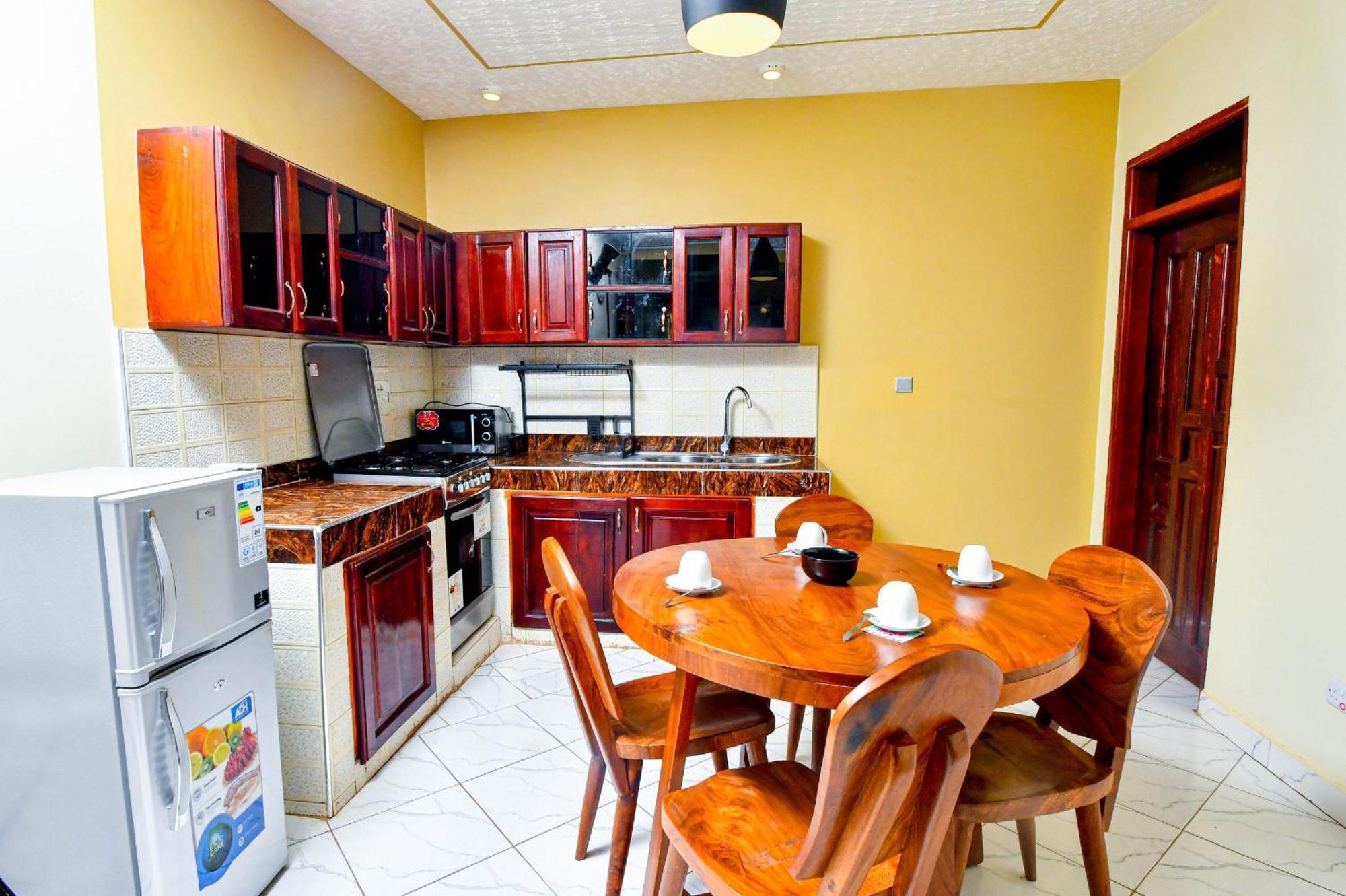 Peace Of Mind Suites Энтеббе Экстерьер фото